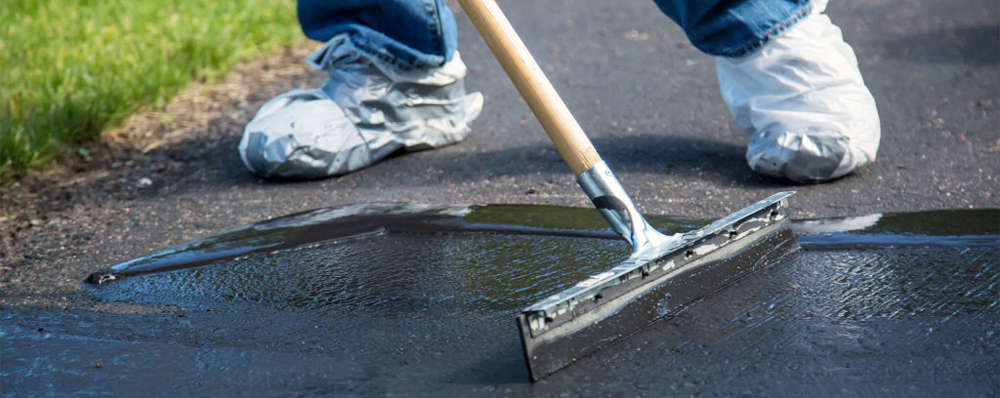 sealing a driveway by squeegee